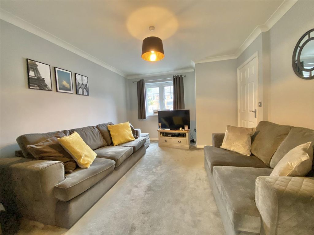 Property photo 2 of 12 Lounge