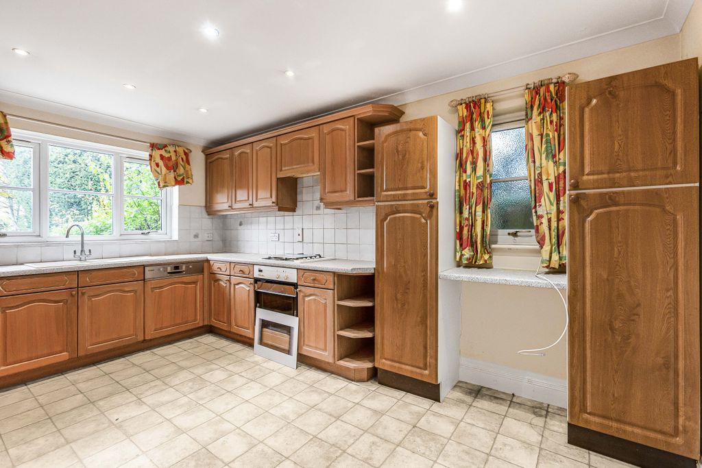 Property photo 3 of 22 Kitchen