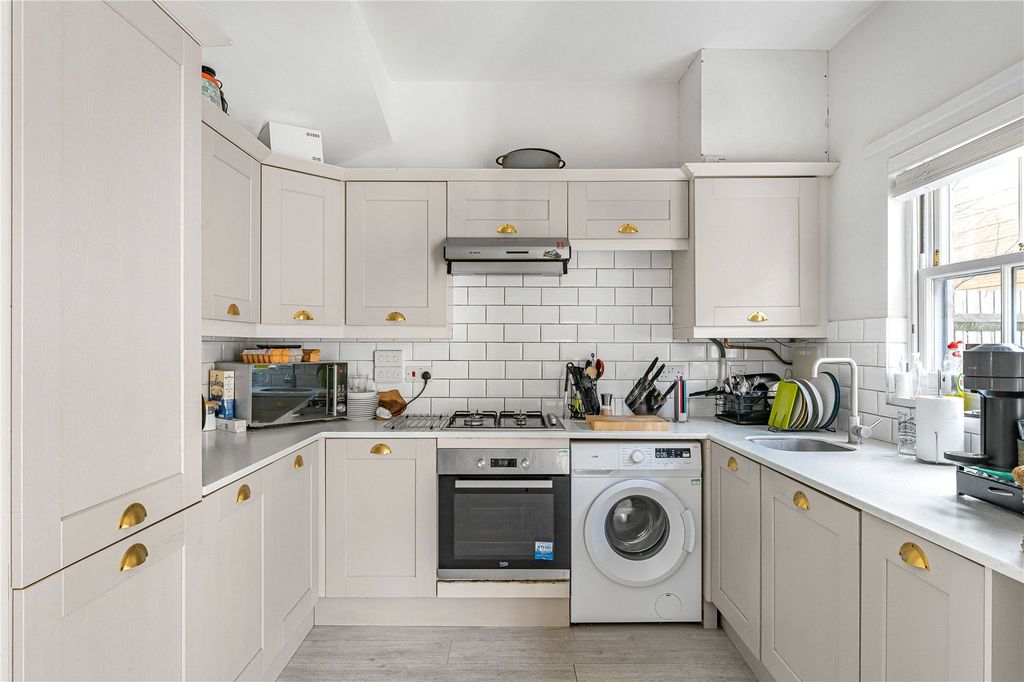 Property photo 3 of 17 Kitchen