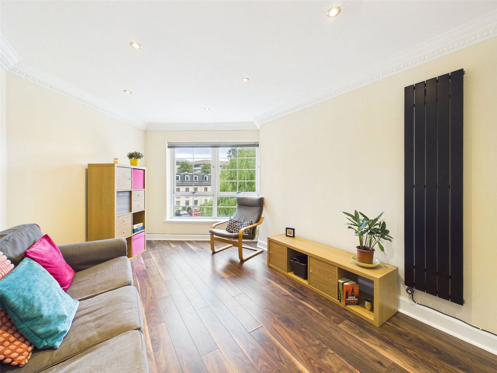 Property photo 2 of 35 Picture No. 82