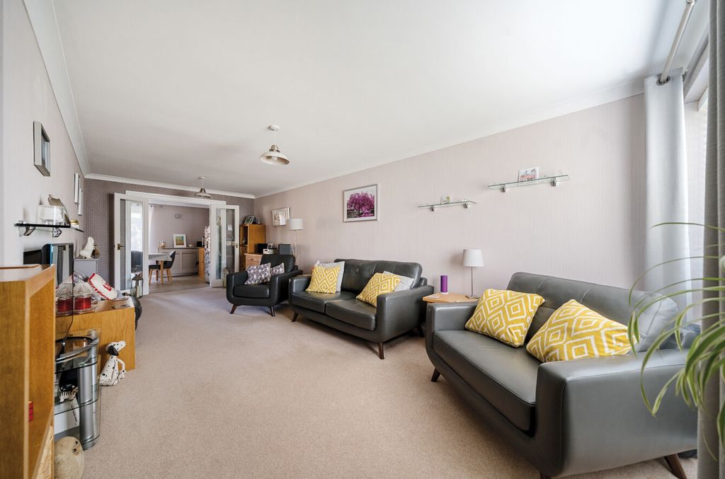 Property photo 2 of 22 21-681343A65Fc7F-...