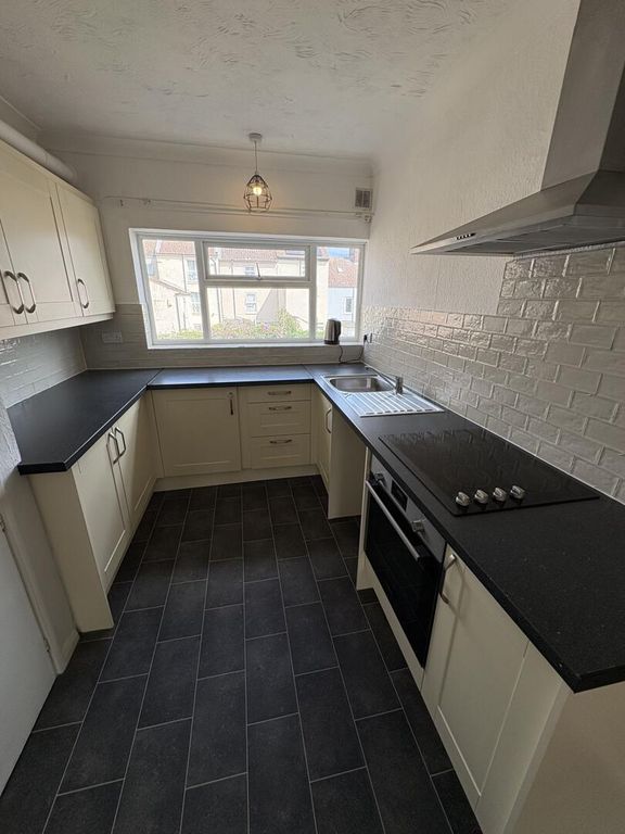 Property photo 2 of 9 Kitchen