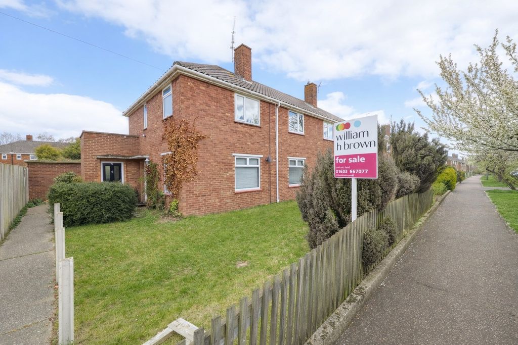 Property photo 1 of 8 External