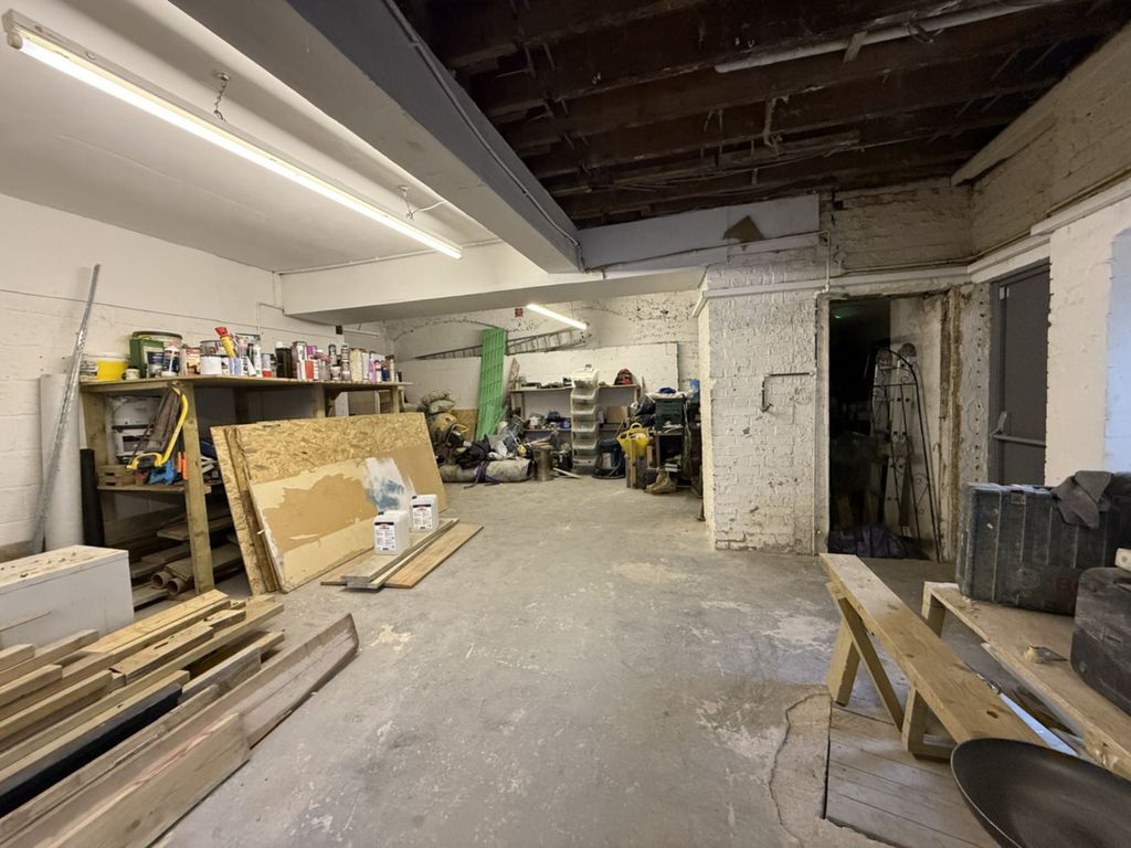 Property photo 1 of 7 Photo 4