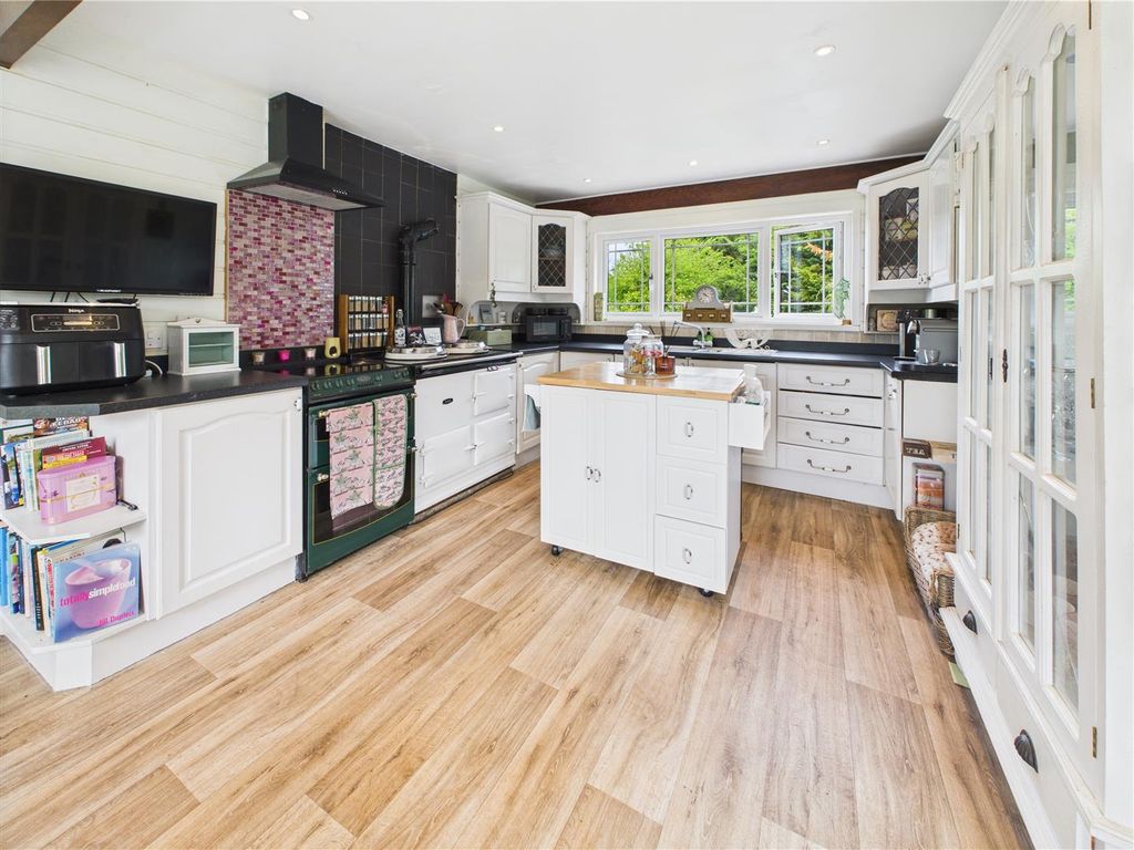 Property photo 3 of 31