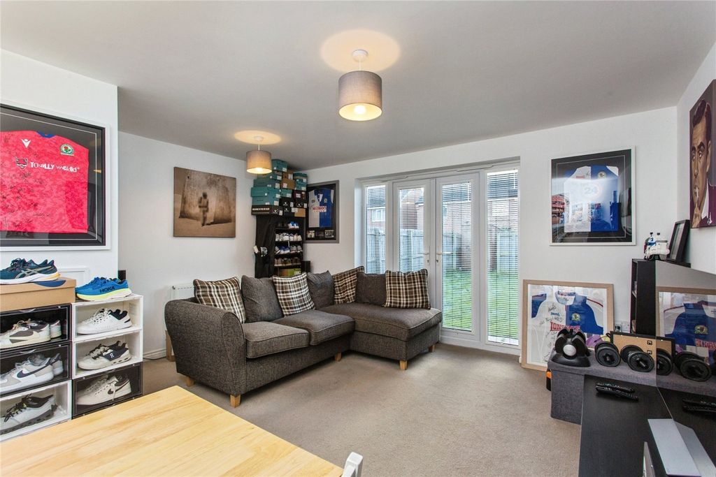 Property photo 2 of 17 Picture No. 16