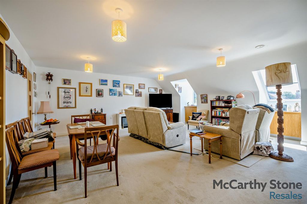 Property photo 3 of 34 8696022-Interior11-800.Jpg