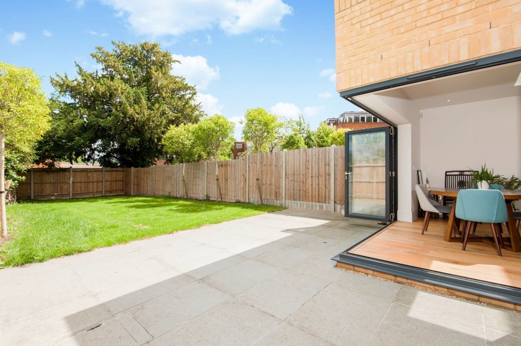 Property photo 2 of 23 Baker Street