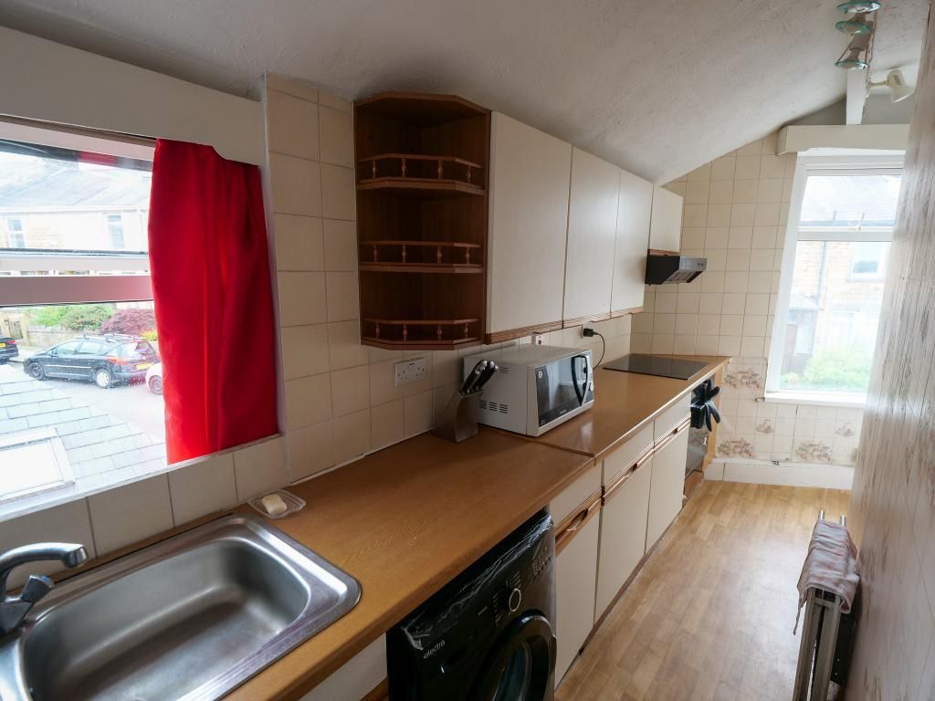 Property photo 3 of 7 Kitchen