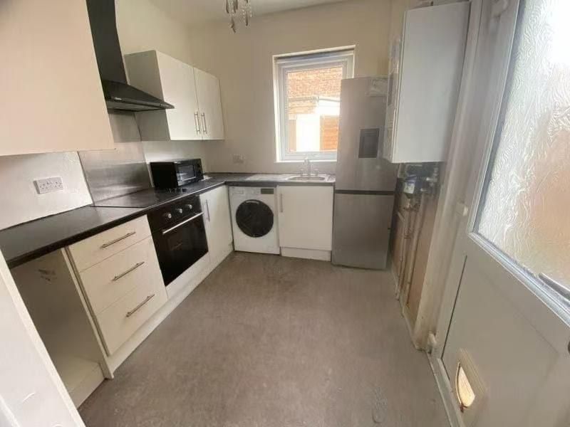 Property photo 3 of 4 Kitchen