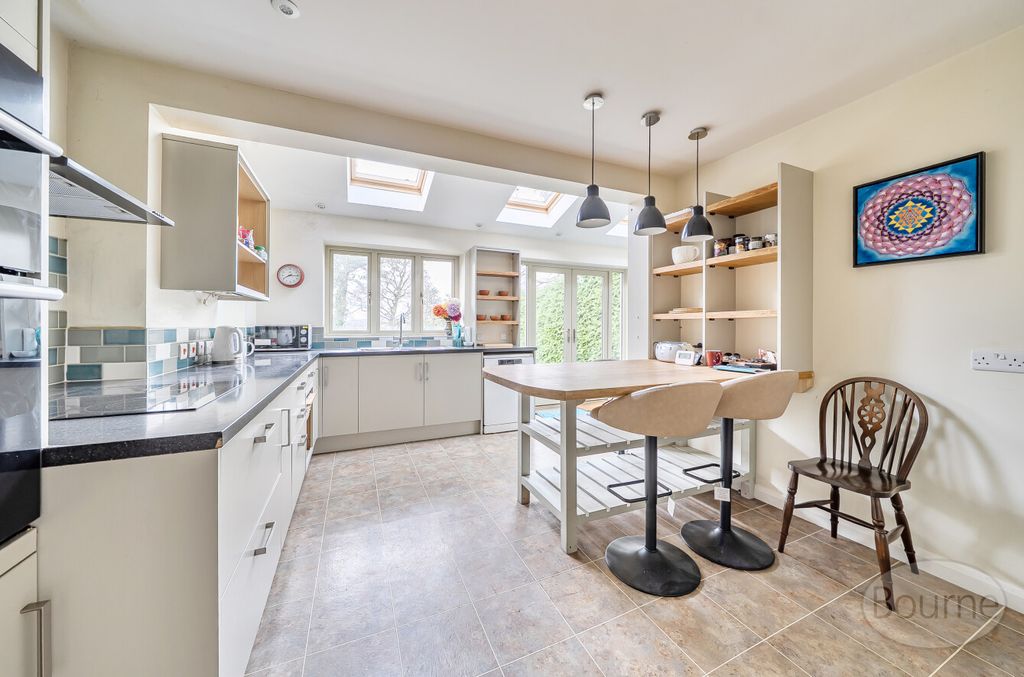 Property photo 2 of 24 Cded7A3c-93B7-4E4...