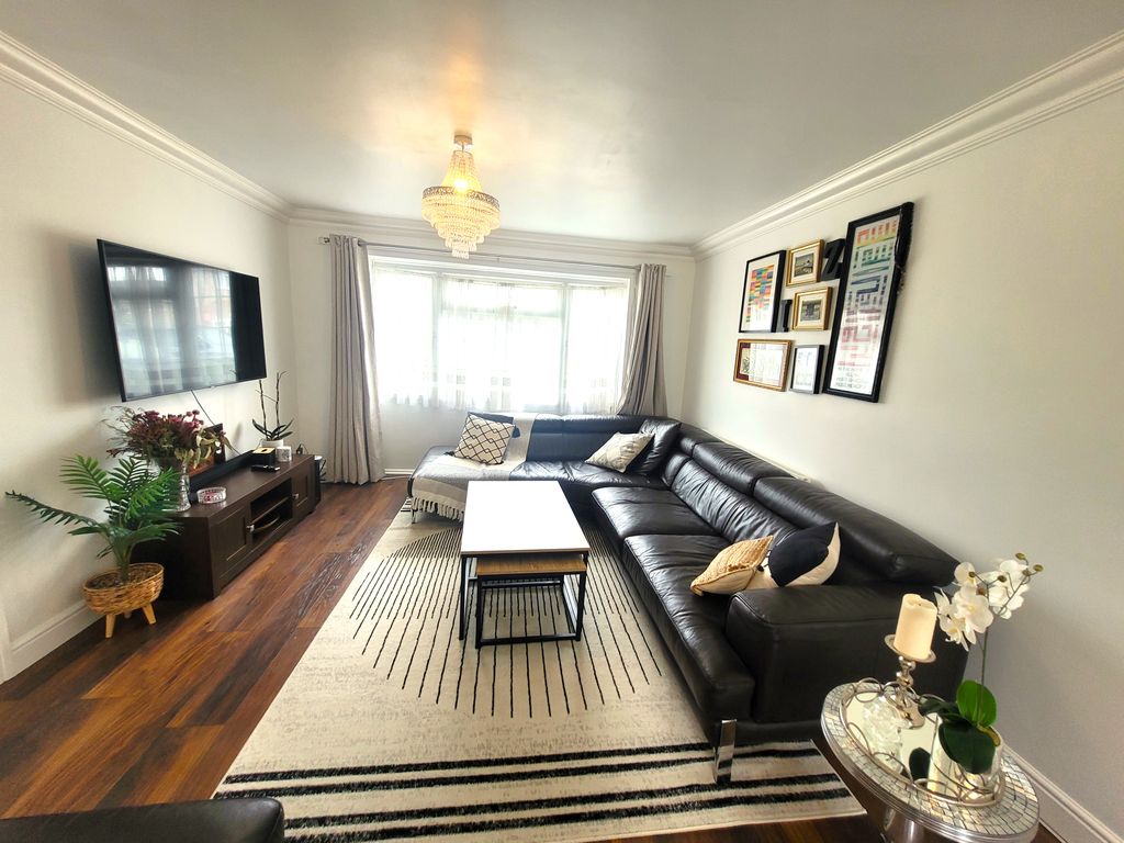 Property photo 2 of 12 Bedroom