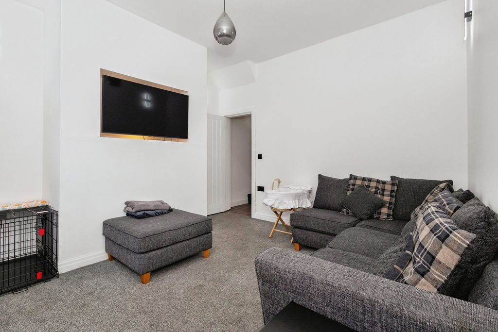Property photo 3 of 23 Pbox-Img.Jpg