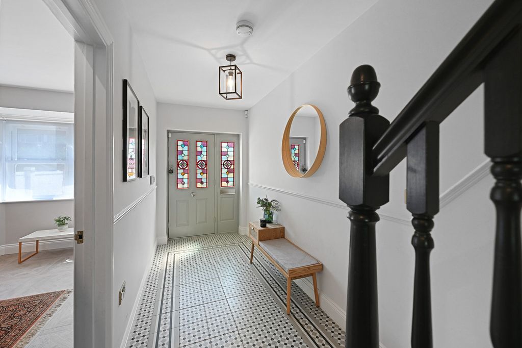 Property photo 2 of 37