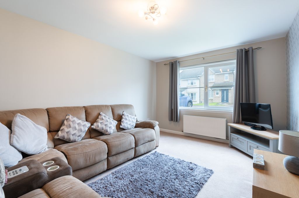 Property photo 2 of 27