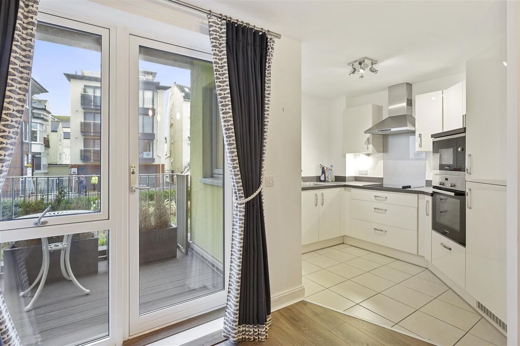 Property photo 3 of 14 08-6A5220E3-B883-44d4-8050-B536De496Bb5Shpmcs_2 Tu