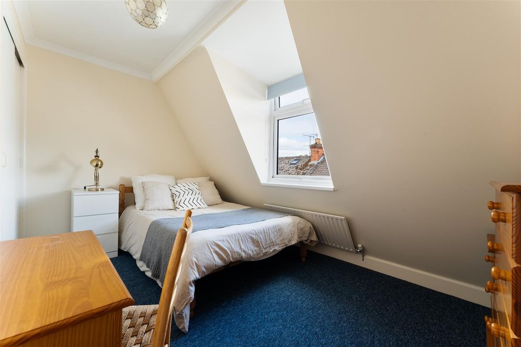 Property photo 2 of 7 42 Clifton Road-5.Jpg
