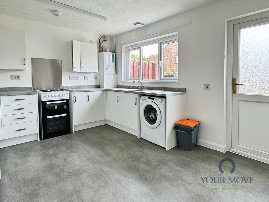 Property photo 2 of 10 Kitchen