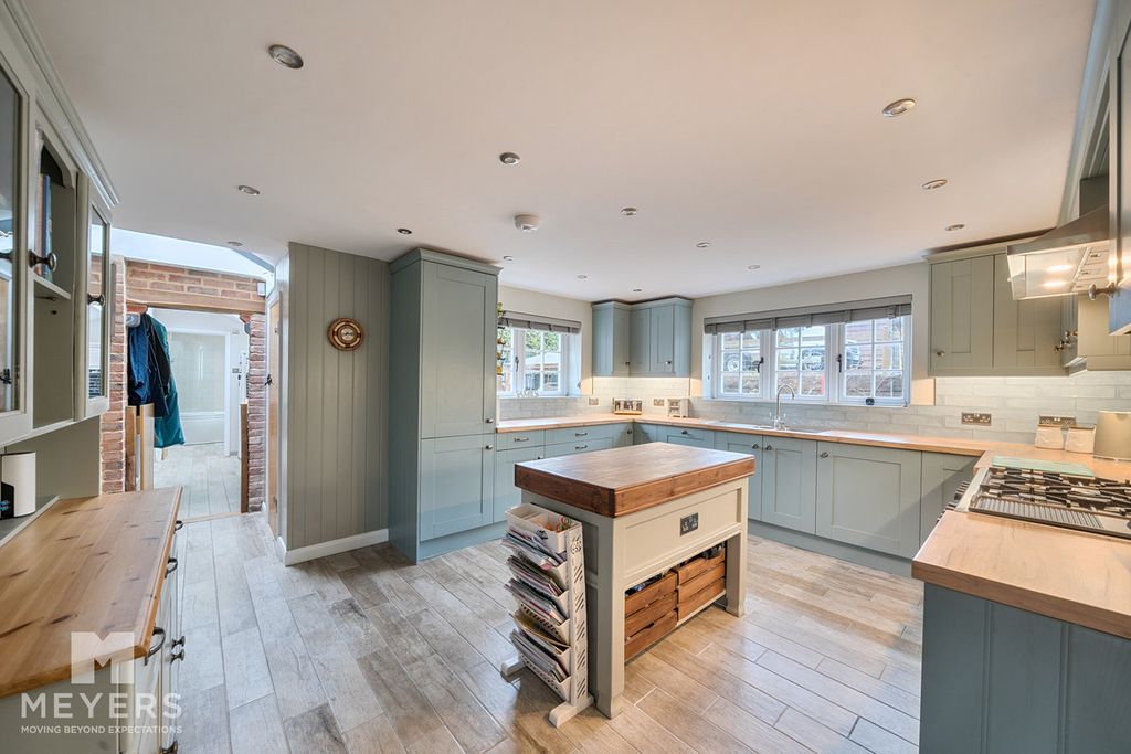 Property photo 2 of 22