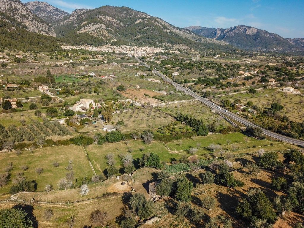 Property photo 1 of 20 Aerial (11)