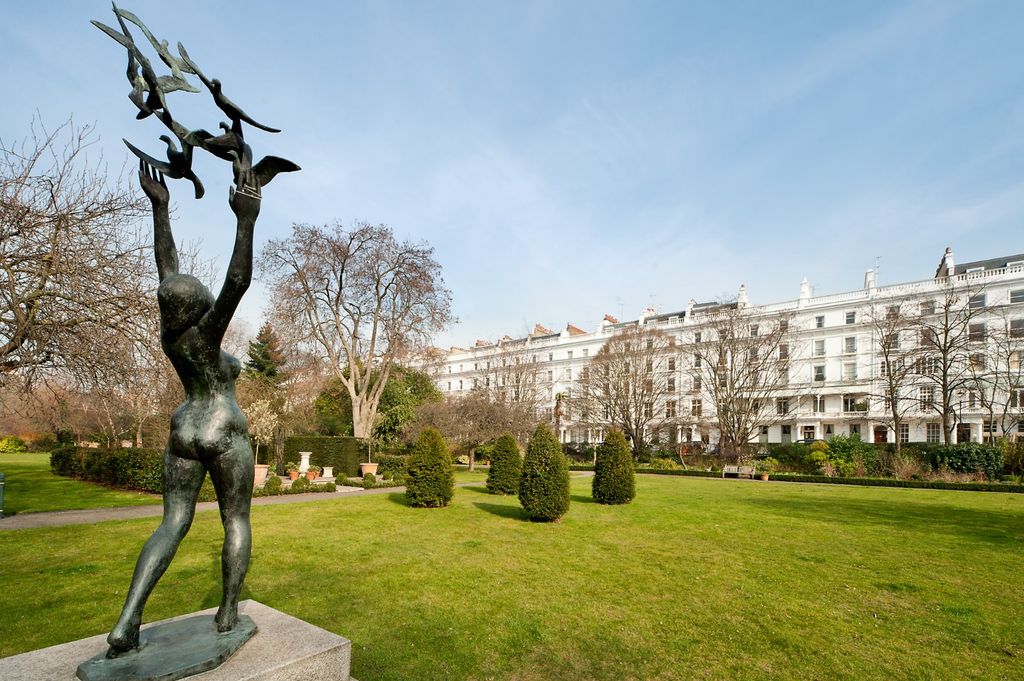 Property photo 1 of 16 Communal Gardens