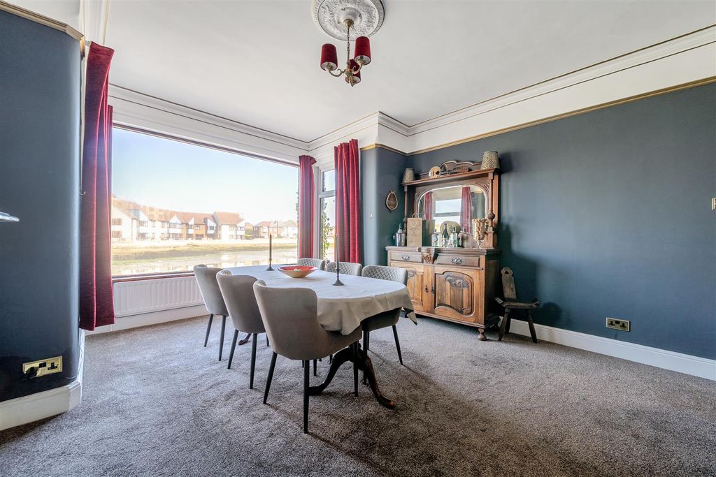 Property photo 2 of 20 Dining Room