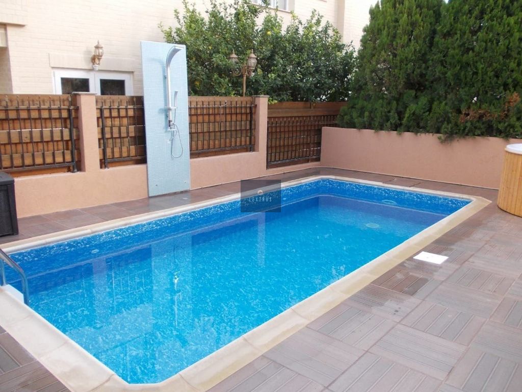 Property photo 2 of 23