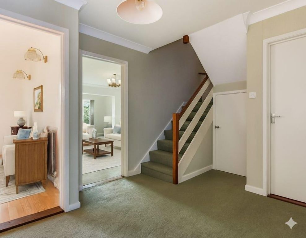 Property photo 3 of 19 Hallway Staged .Jpeg