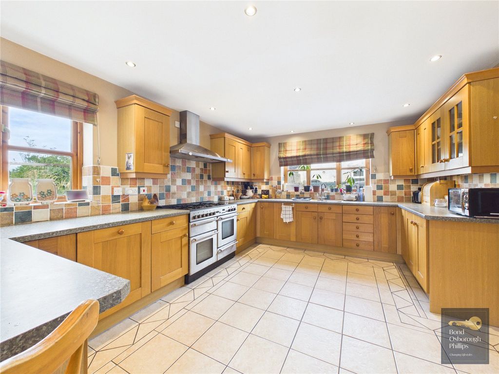 Property photo 3 of 28 Picture No. 10