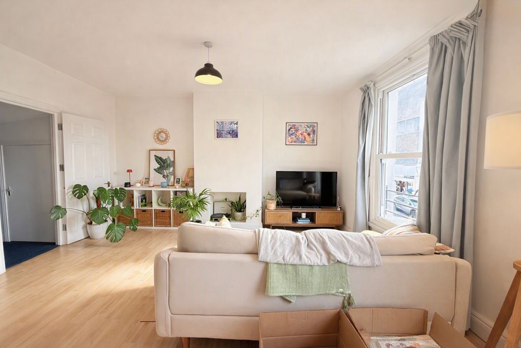 Property photo 3 of 8
