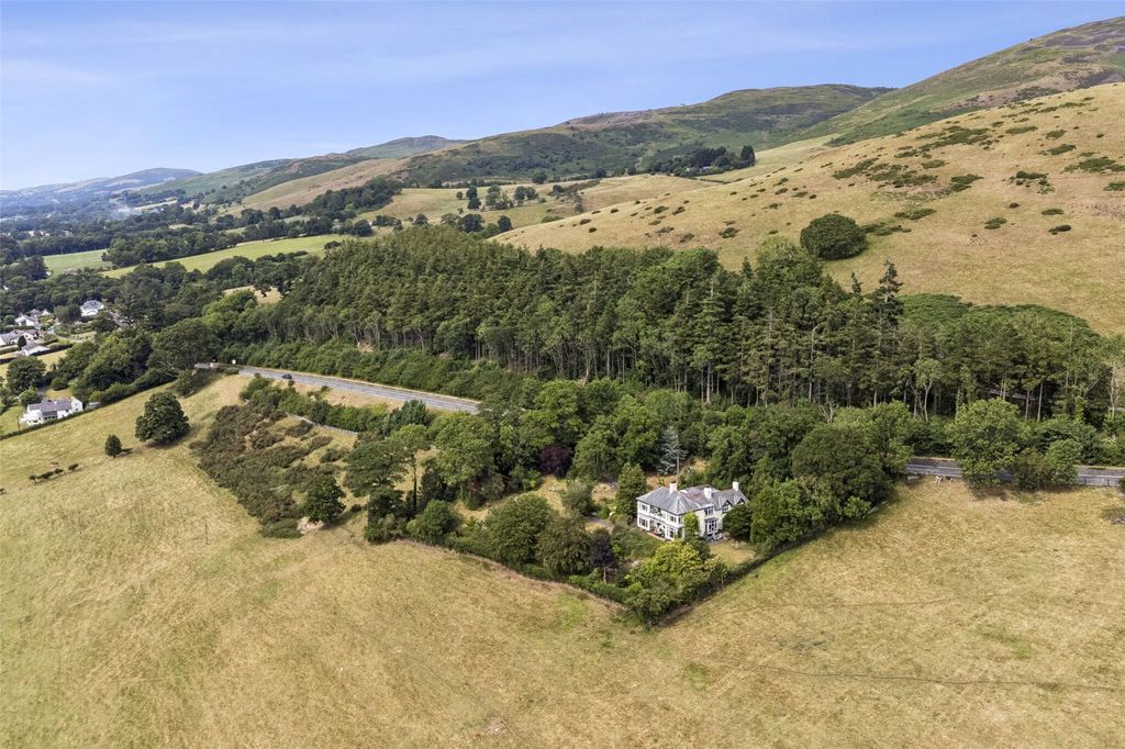 Property photo 2 of 20 Fellside