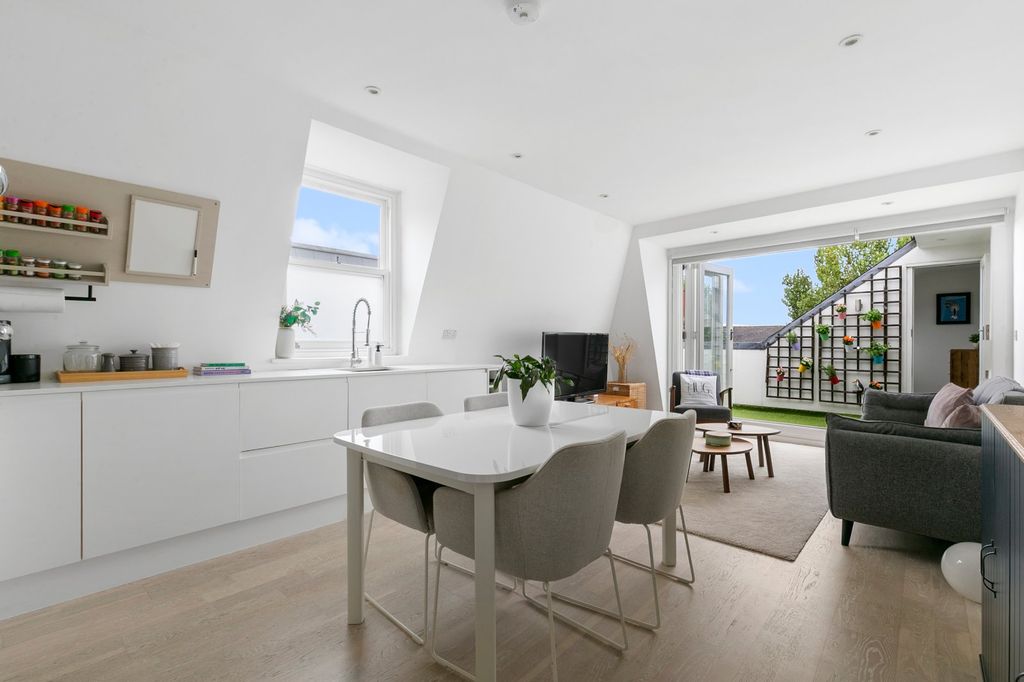 Property photo 1 of 12 Reception Room