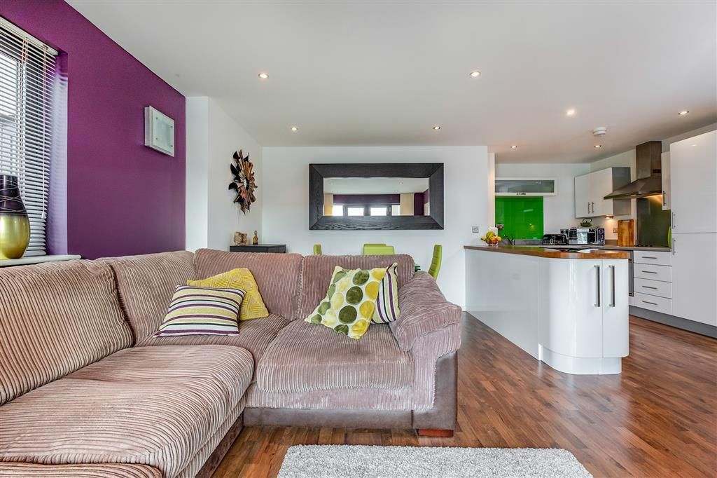 Property photo 1 of 8 Living Room