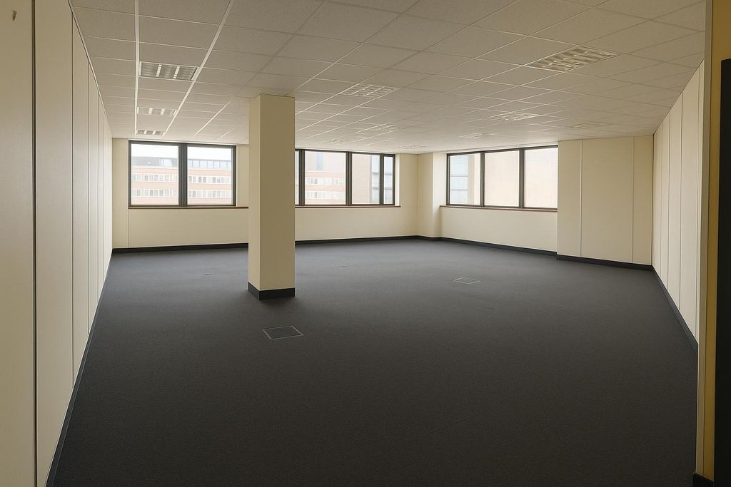 Property photo 3 of 3 Spacious, Bright Open-Plan Workspace With Large Co...