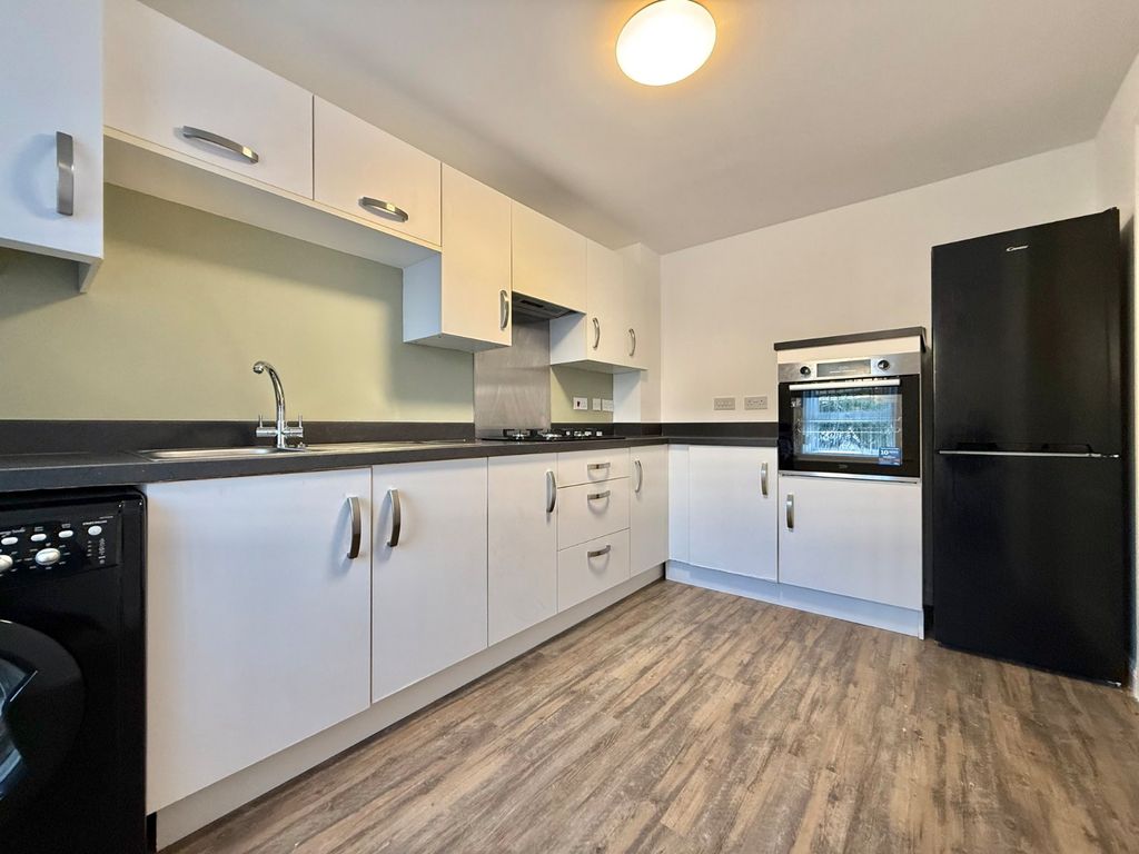 Property photo 3 of 11 Kitchen