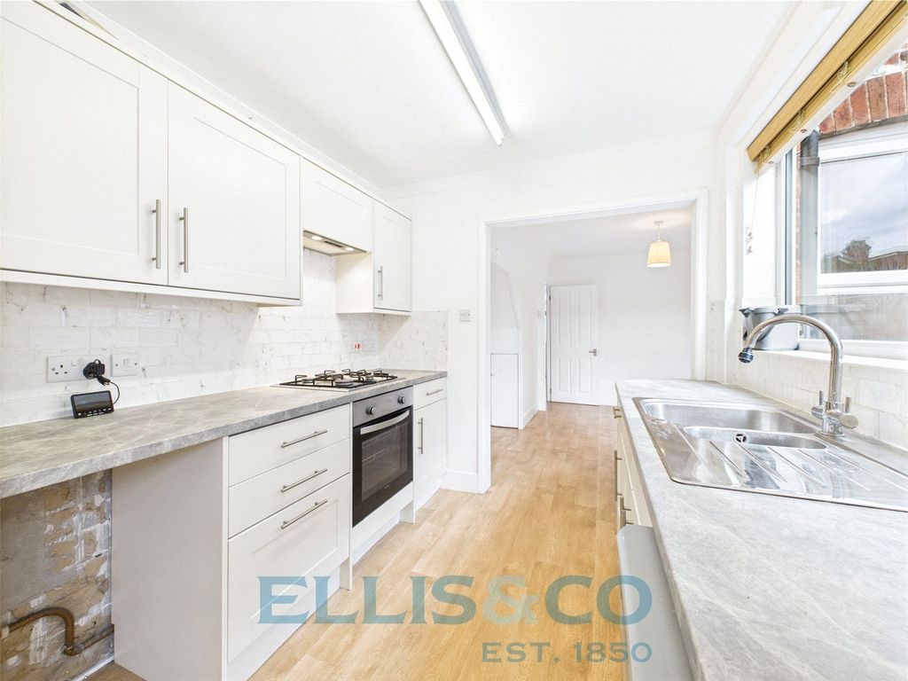 Property photo 2 of 11 Picture No. 12