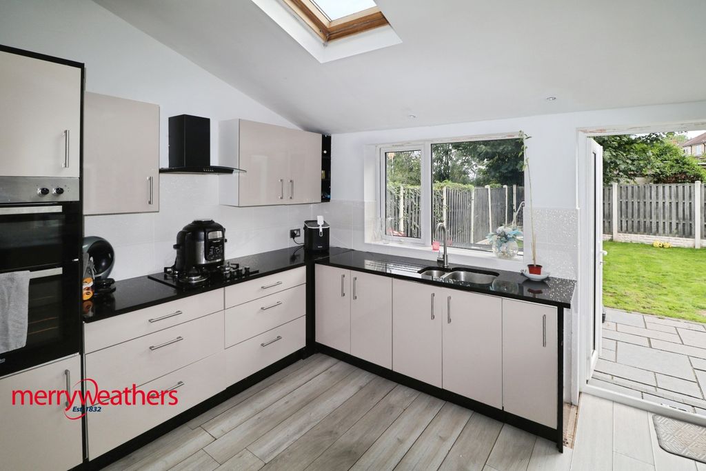 Property photo 3 of 13 Kitchen