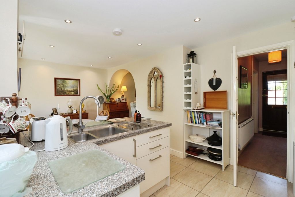 Property photo 3 of 17 Kitchen Diner