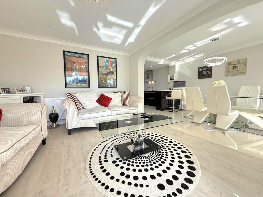 Property photo 3 of 23 17.Jpg