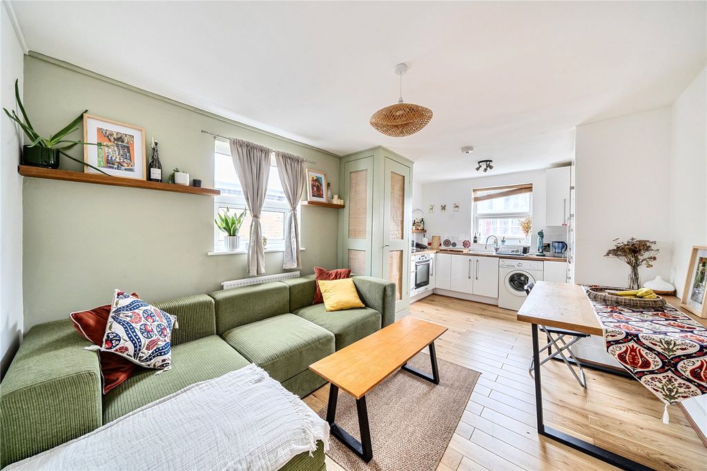 Property photo 2 of 18 Picture No. 29