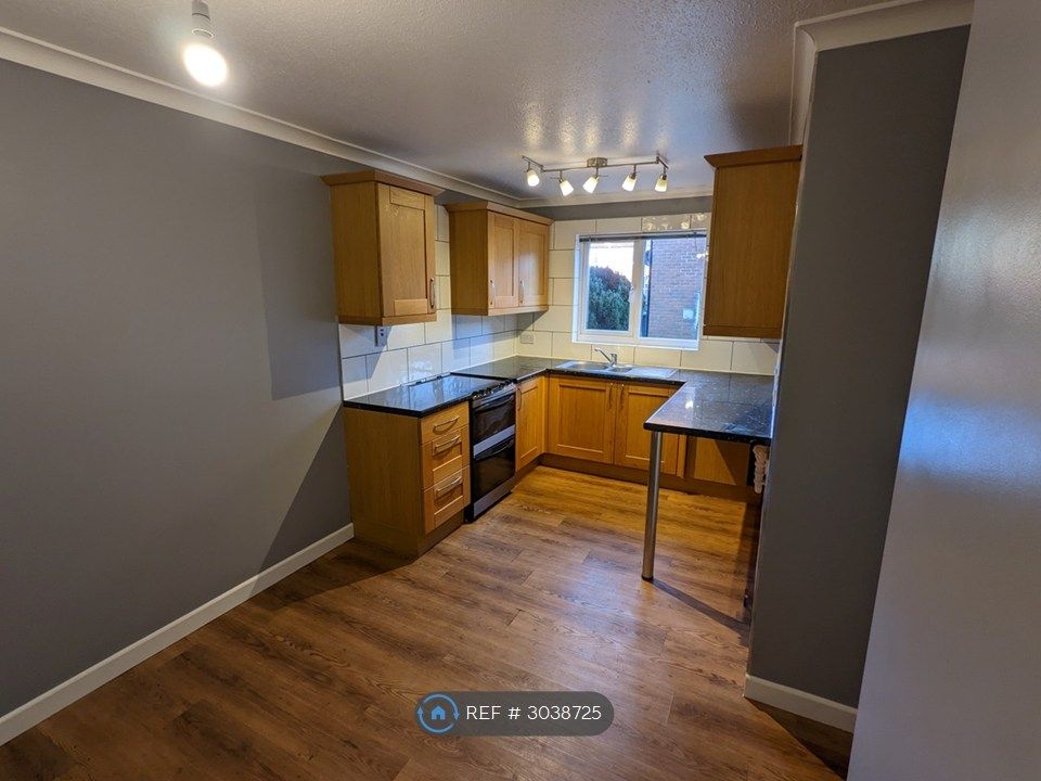 Property photo 3 of 8 Kitchen