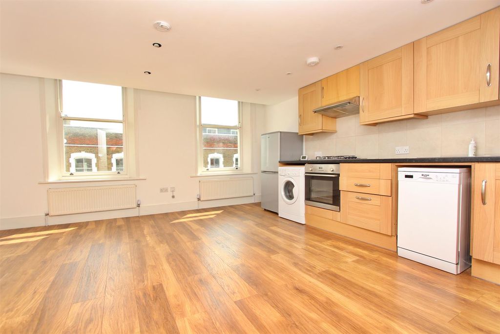 Property photo 1 of 13 Stoke Newington High Street, N16