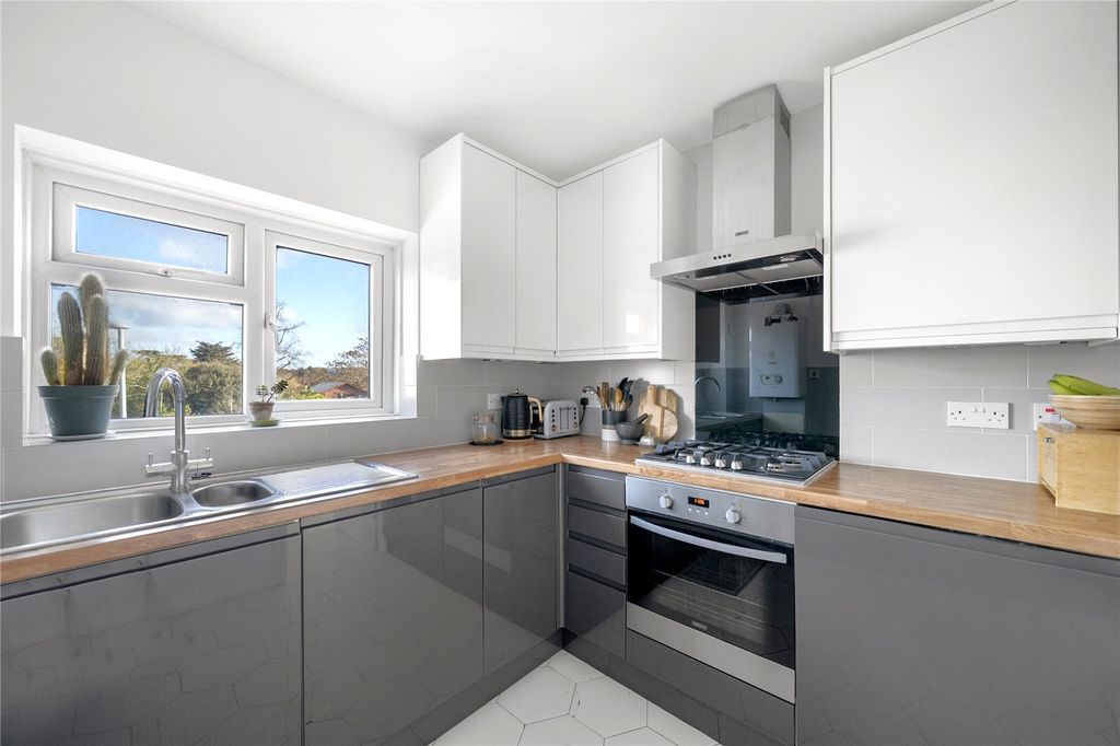 Property photo 2 of 12 Picture No. 11