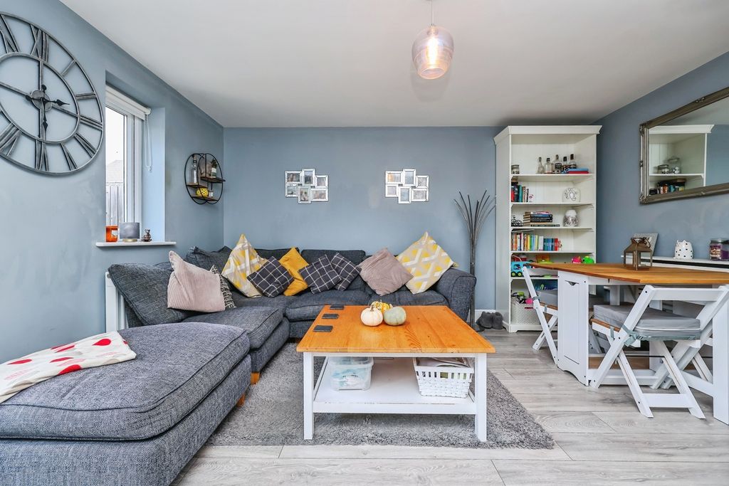 Property photo 2 of 20 Lounge