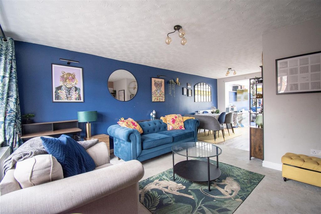 Property photo 2 of 17 Photo 10-10-2025, 11 48 13.Jpg