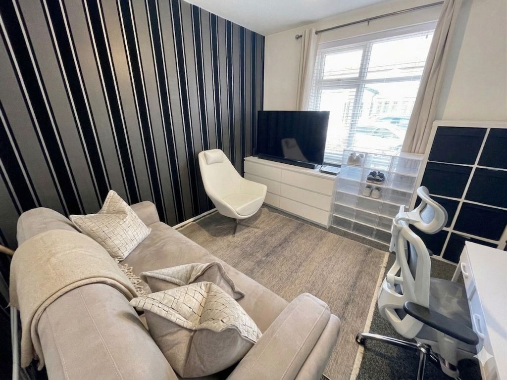 Property photo 3 of 13 5051453