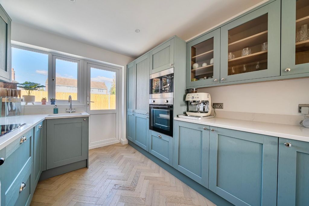 Property photo 3 of 19 1358902-12-68Dbf3202B82A.Jpg