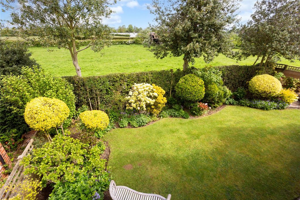 Property photo 3 of 8 Garden