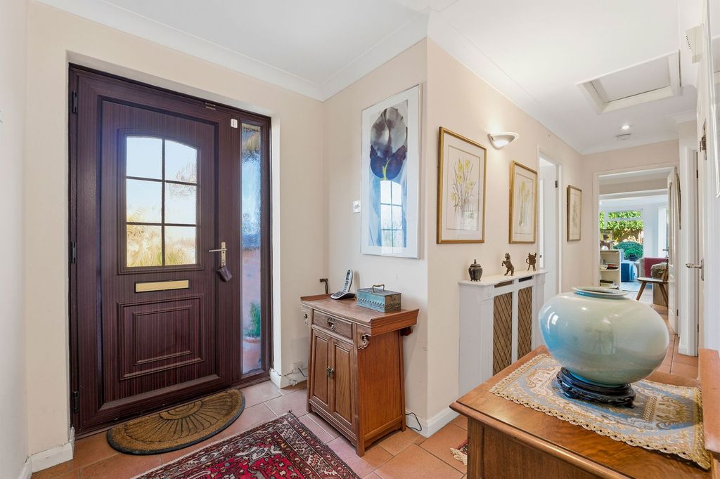 Property photo 2 of 25