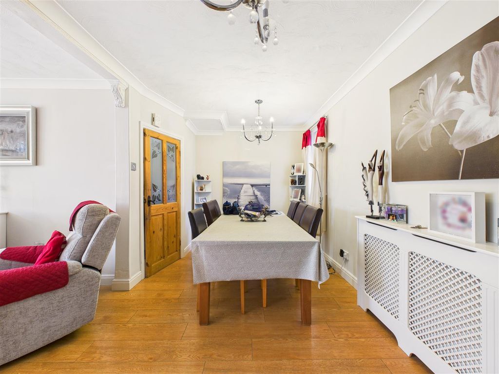 Property photo 3 of 13 Cam05193G0-Pr0090-Still006.Jpg